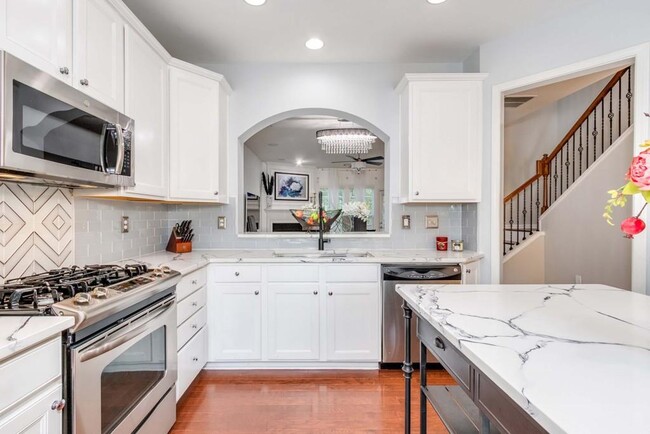 Building Photo - 2345 Limehurst Dr