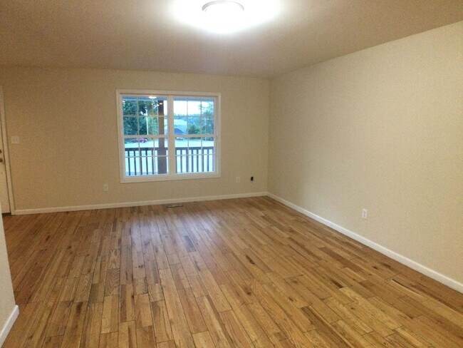 Photo - Radford, 5 BR / 5 BA