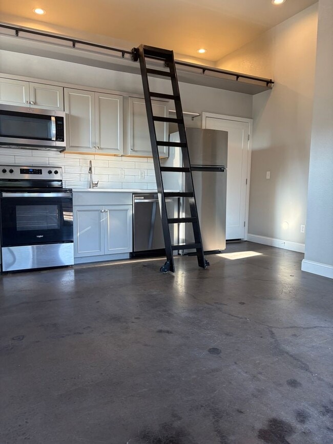 Photo - 3850 S Lowell Blvd Unidad #C