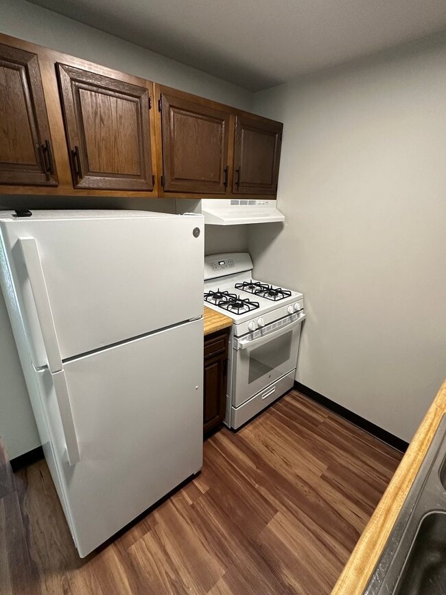 Photo - Plaza IV Apartments in St. Francis.