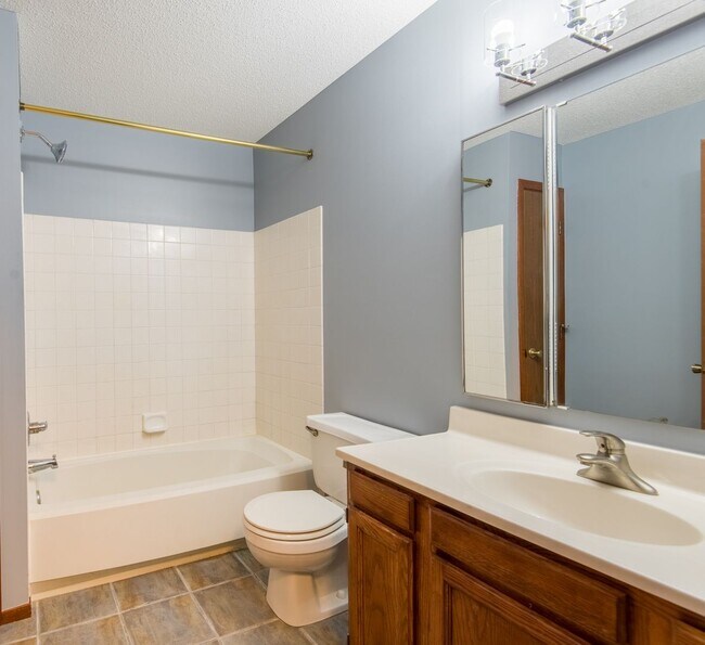 Photo - Updated condo *1Bed*1Bath Avail Jan 1.