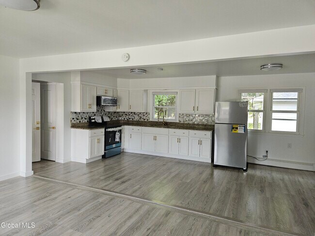4 Eastwood Dr