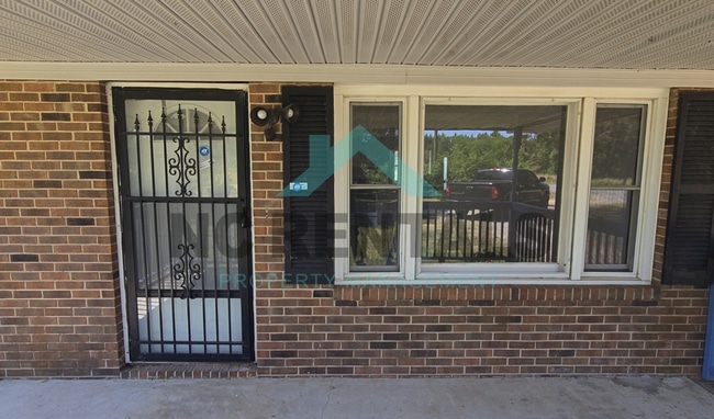 Photo - 900 Greenwood Blvd