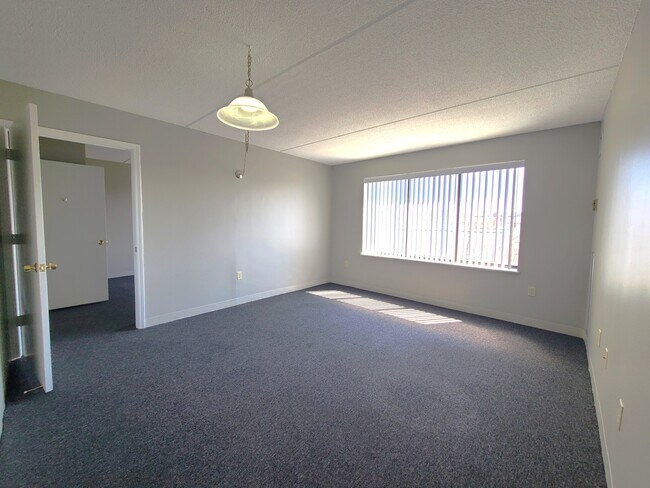 Photo - 65 North Point Dr Unidad 503