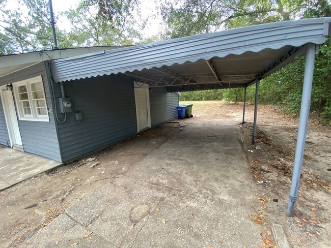 Photo - **ON HOLD**3 Bedroom / 1 Bathroom Home for...