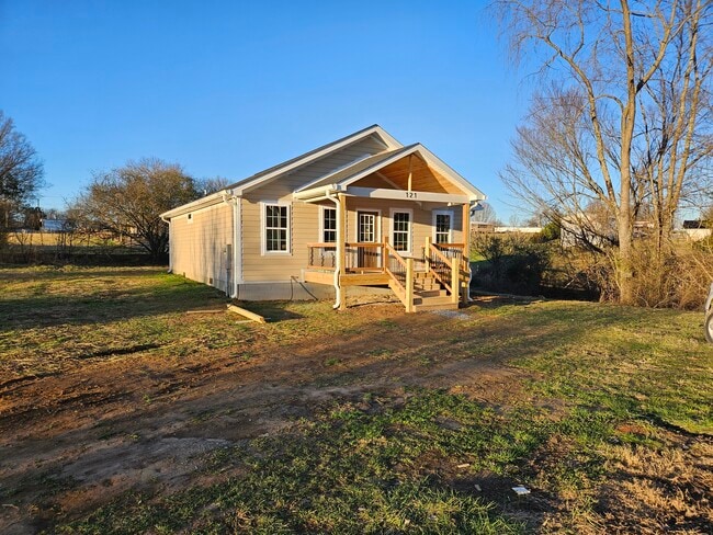 Photo - 121 Clyde Miller Dr