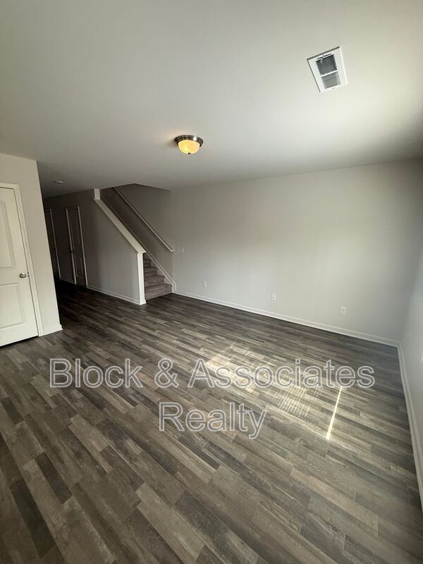 Photo - 1492 Oriole Dr