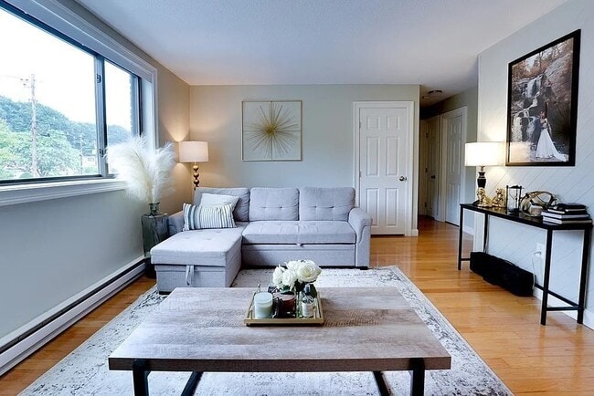 Photo - 83 Nicholas Rd Unit H