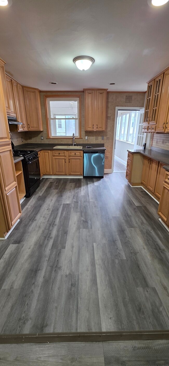 Photo - 2515 Christian St