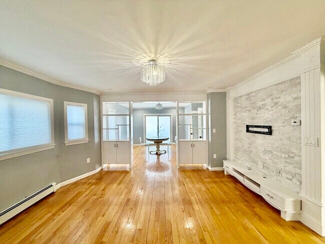 Photo - 305 Safford St Unit SF