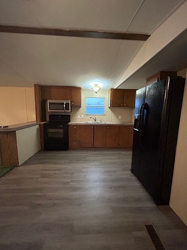 3 Bedroom Mobile Home - 3 Bedroom Mobile Home