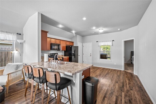 Photo - 927 E Swift Dr