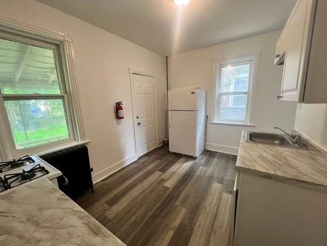 Photo - large house very nice close to everything