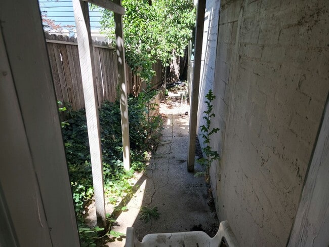 Building Photo - 104 Unit Apartment