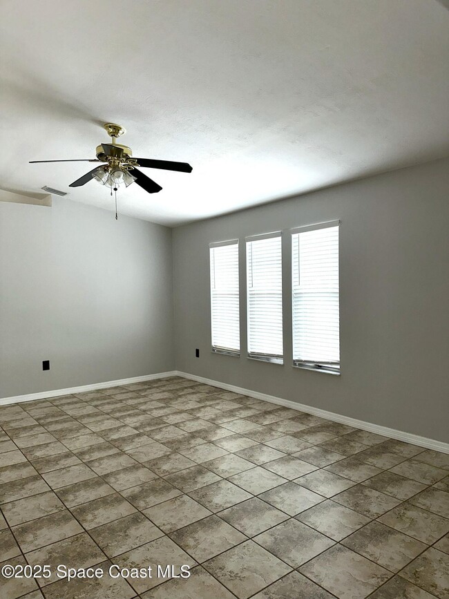 Photo - 259 Emerson Dr NW