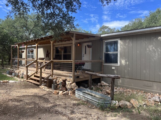"Charming 3-Bed, 2-Bath Retreat on Purgato... - "Charming 3-Bed, 2-Bath Retreat on Purgato... Apartment