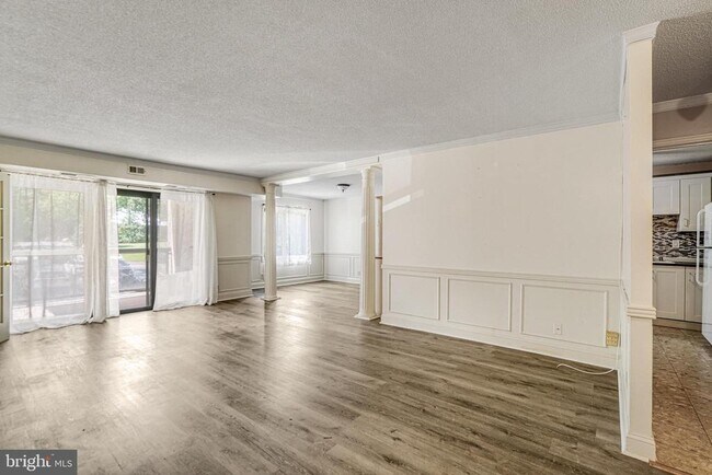 Photo - 205 Yoakum Pkwy Unit 210