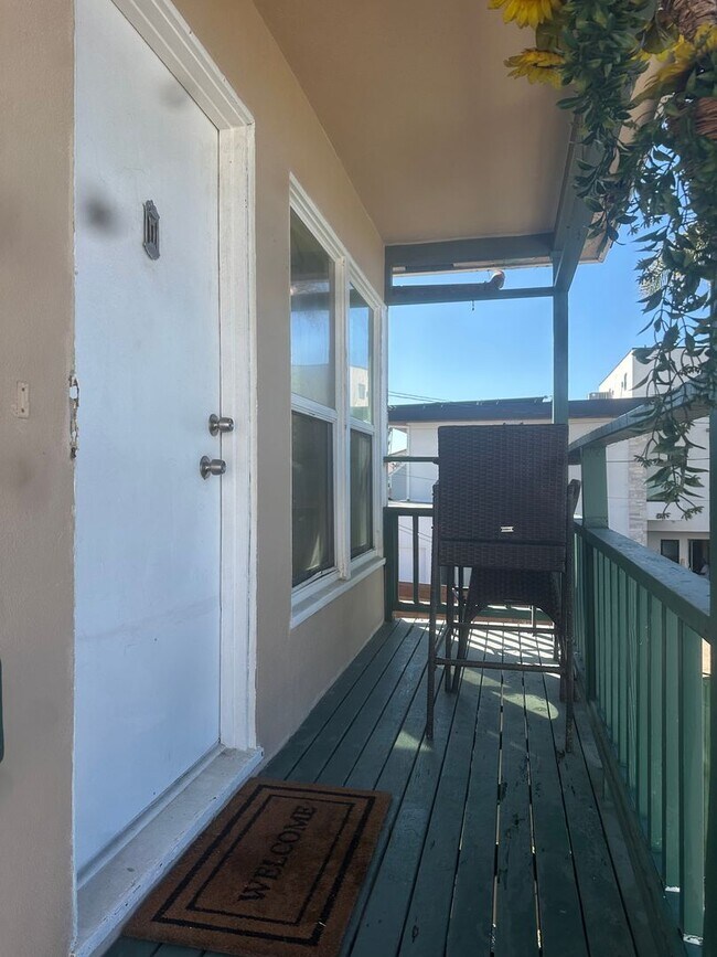 Photo - 731-33 Beryl St Unit 733