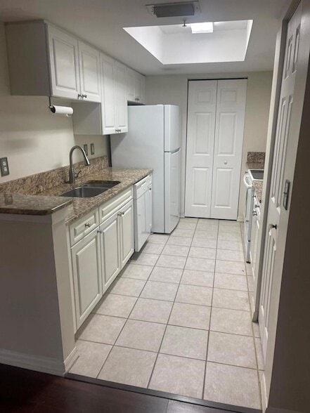 Building Photo - 400 Crestwood Ct N Unit 417 Rental