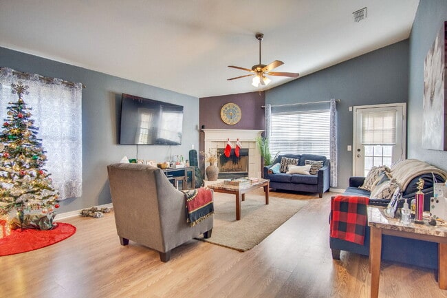 Photo - Spacious 3 Bedroom Home Minutes from Downtown Pensacola! Available February 1st