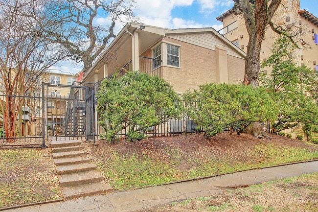 Building Photo - 802 Stanford St Unit 4