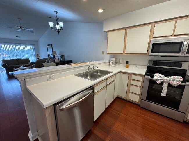 Photo - Myrtle Beach - 2 Bedroom / 2 Bathroom Furn...
