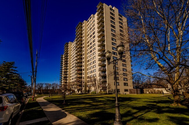 Welcome to Country Club Towers I, where modern living meets convenience. Enjoy stunning views, spacious layouts, and beautifully landscaped grounds. Your ideal home awaits—schedule a tour today to see it for yourself!