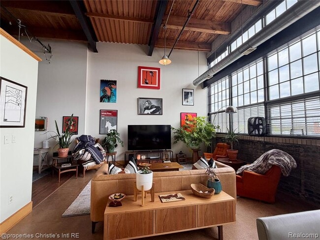 Photo - 3434 Russell St Unit 27-207