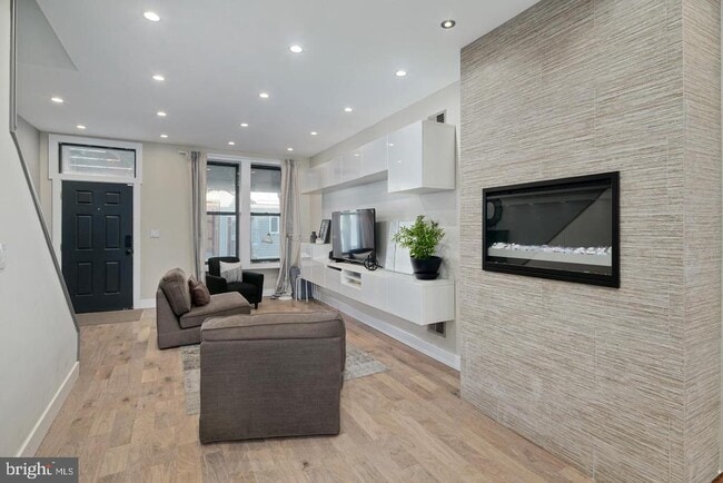 Building Photo - 1534 N Natrona St