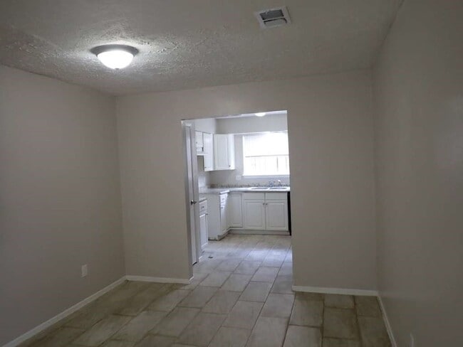 Photo - 327 Oakdale Dr