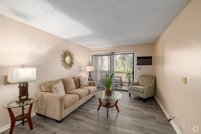 2BR, 2BA - 960SF - Living Room