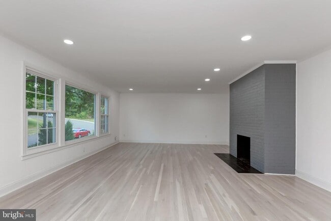 Building Photo - 3858 N Tazewell St Rental