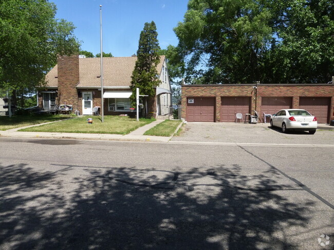 Building Photo - 612 Stewart Ave., South St. Paul Rental