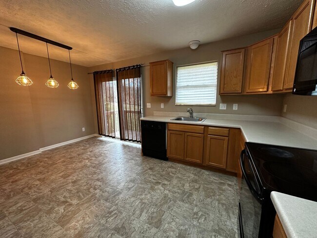 Photo - 3 Bedroom Townhouse in Wiltshire Estate