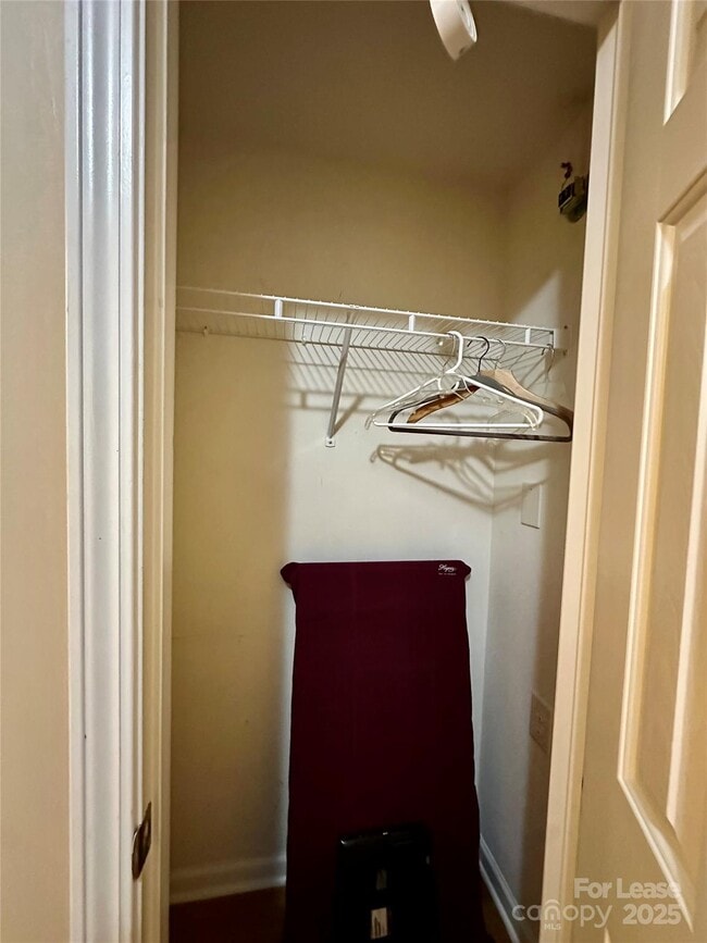 Photo - 1913 Thorn Crest Dr