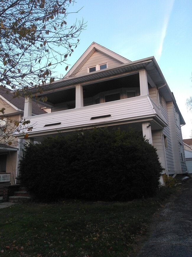 Building Photo - 1299 Warren Rd Rental