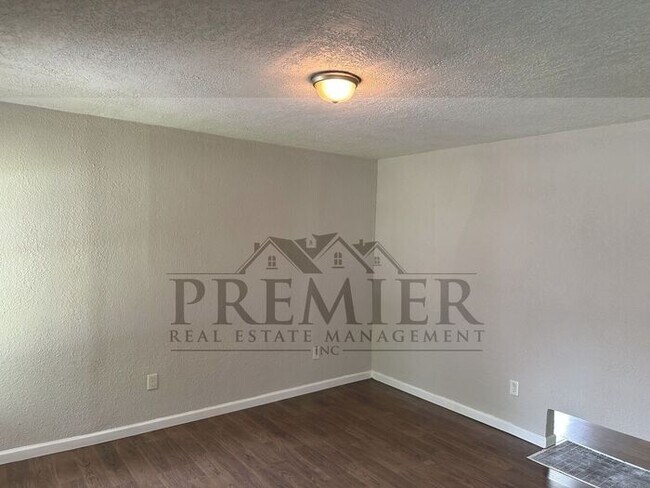 Photo - 1 bed / 1 bath - duplex unit - $750 rent -...