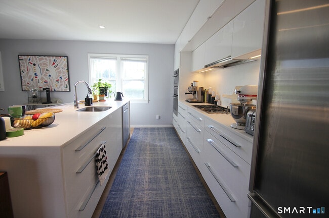 Photo - 83 Quinlan Ave