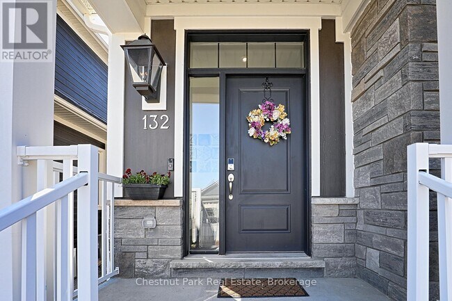 Photo - 132 Yellow Birch Cres