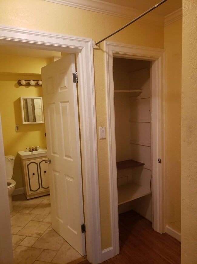 Closet - 450 39th St Unit 1