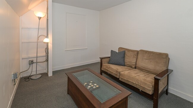 24 Pleasant St Unidad 303