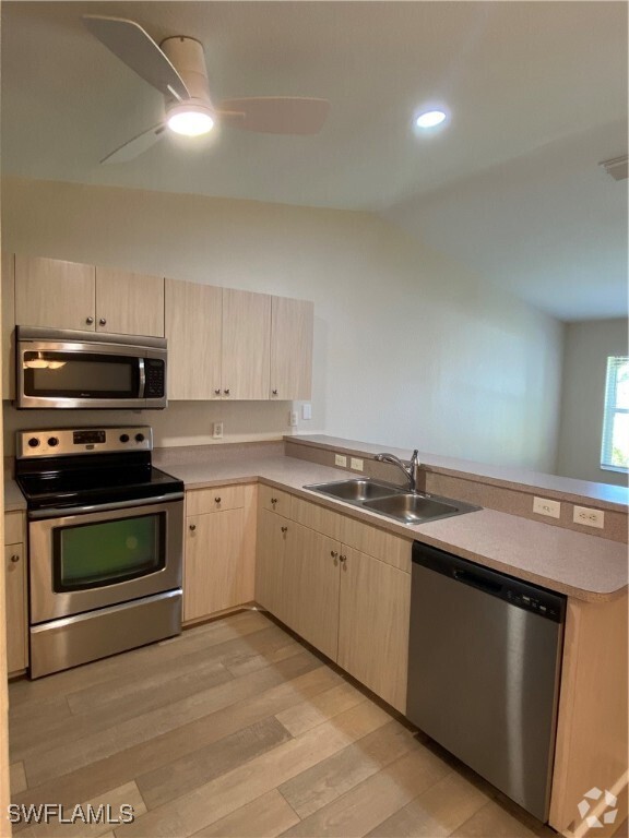 Building Photo - 4025 SW 8th Pl Rental