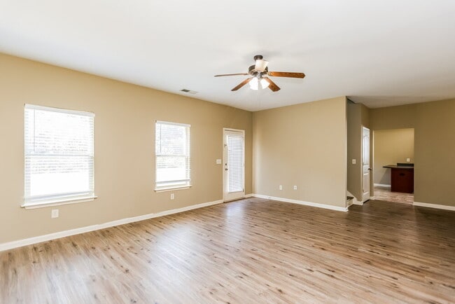 Photo - 75 Hamil Ct NW