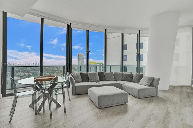 Photo - 55 SW 9th St Condominio Unidad 4408