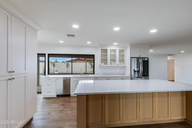 Photo - 6019 E Windsor Ave House