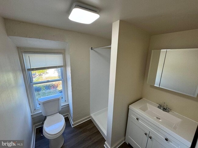 Photo - 1001 W 7th St