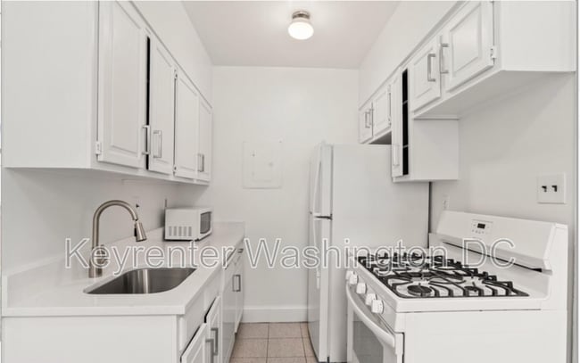 Photo - 4491 MacArthur Blvd NW Unit 303