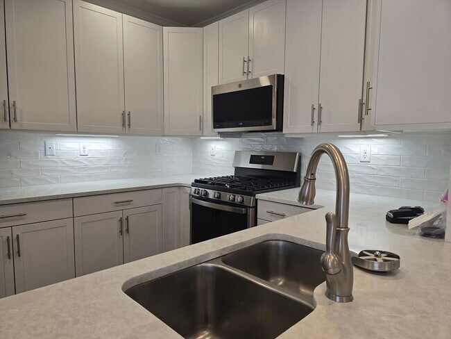 Photo - 320 Middlesex Ave Unidad B305