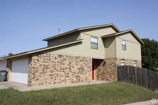Building Photo - 2701 NW Friar Tuck Ln Rental