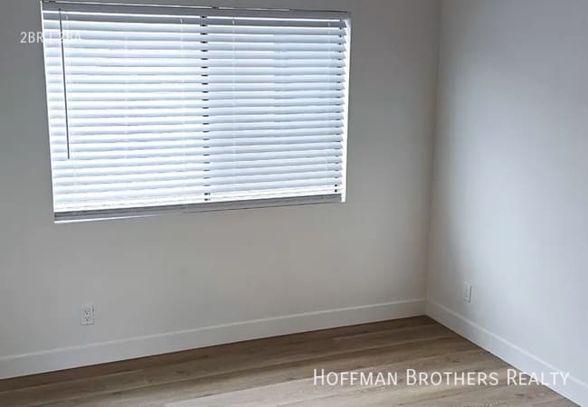 Photo - 3910 E 11th St Unidad 2